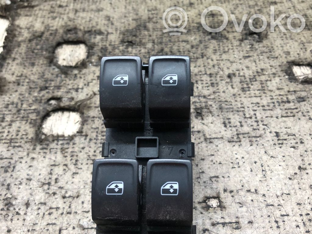 Skoda Karoq Przyciski szyb 