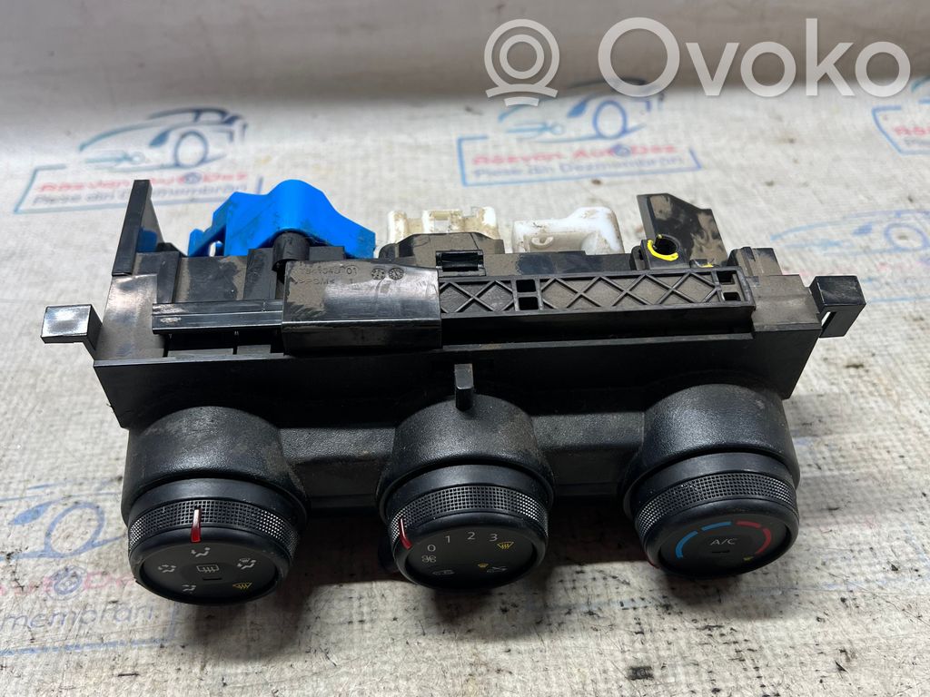 Dacia Duster Climate control unit 