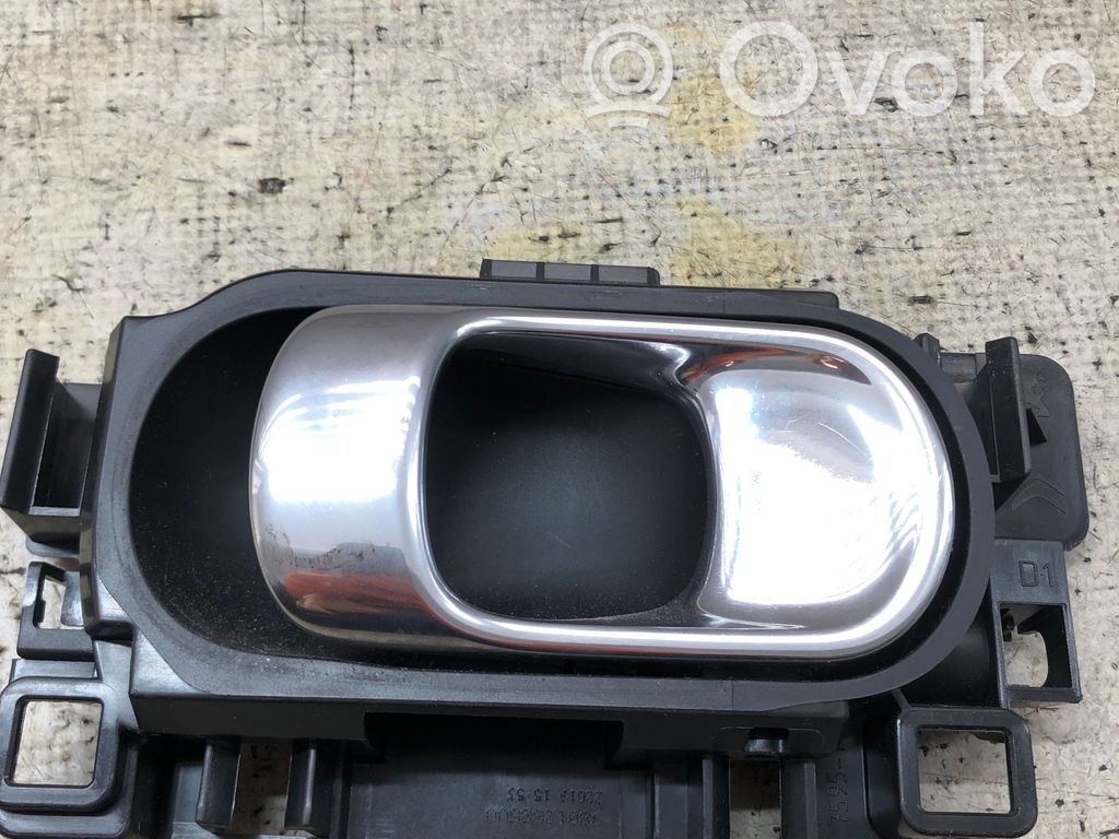 Manecilla interna puerta delantera   64606