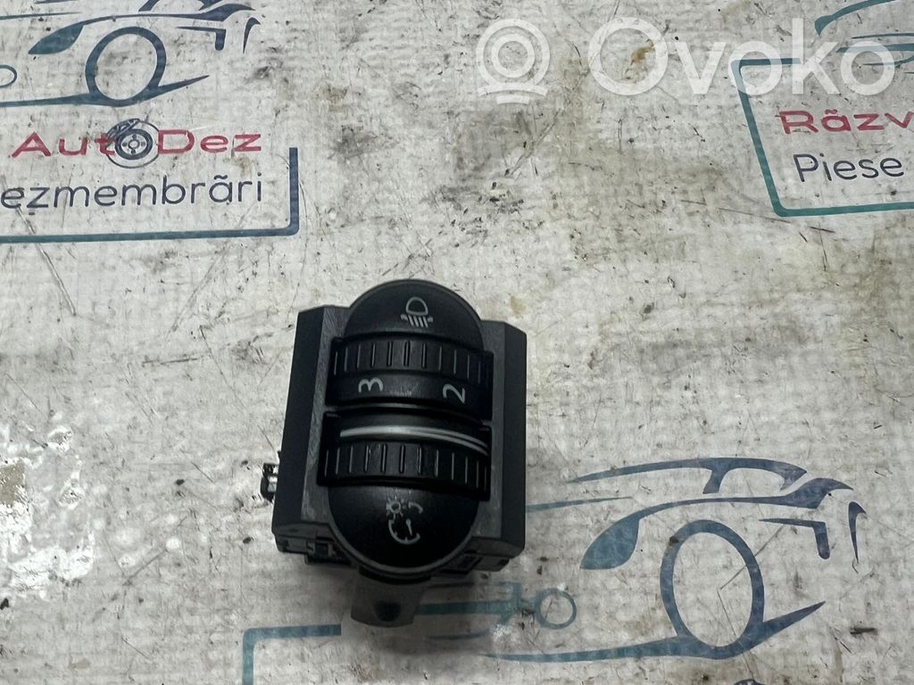 Volkswagen Jetta I Światło fotela przedniego 