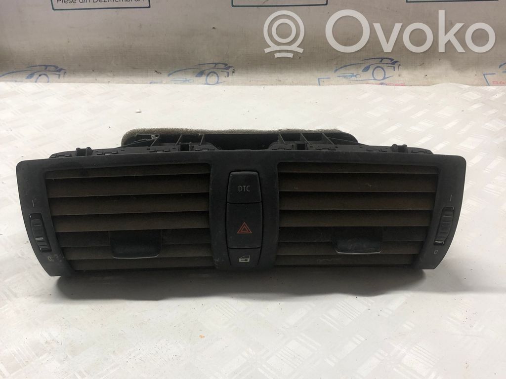 BMW 1 E81 E87 Centrinės oro grotelės 