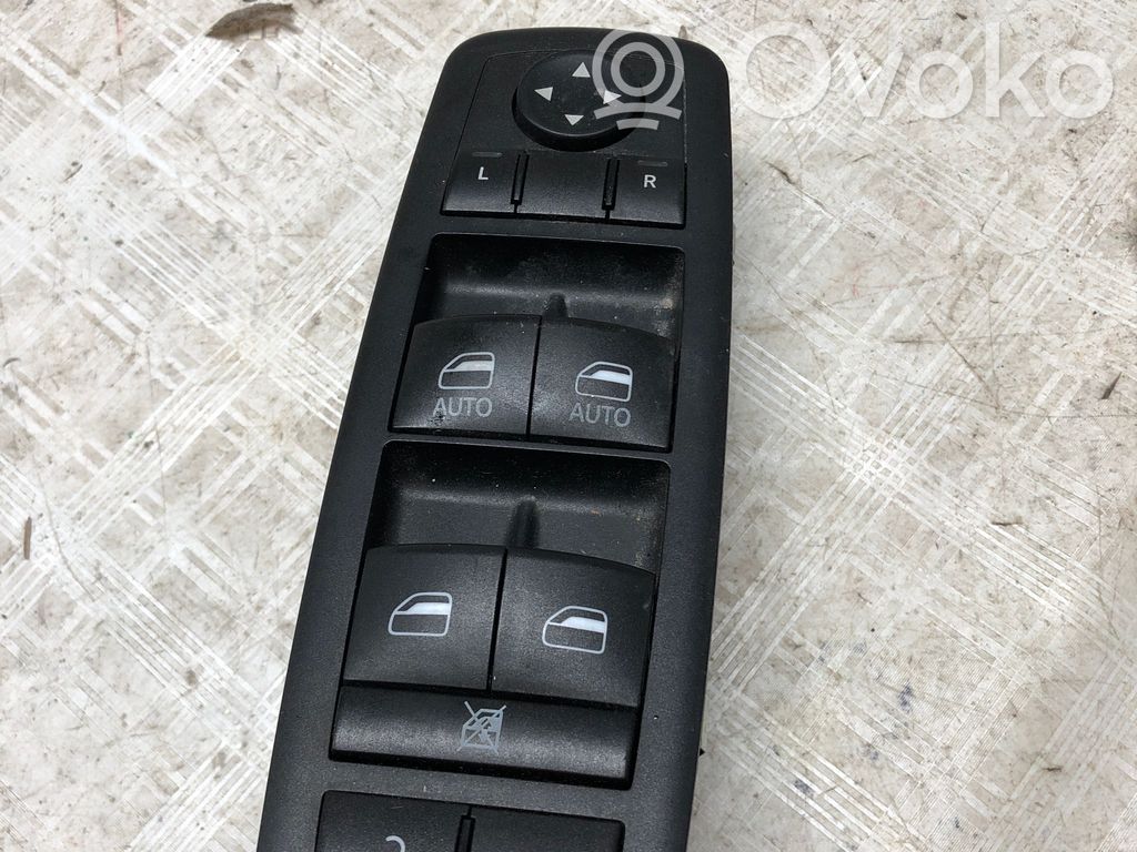 Jeep Cherokee Electric window control switch 