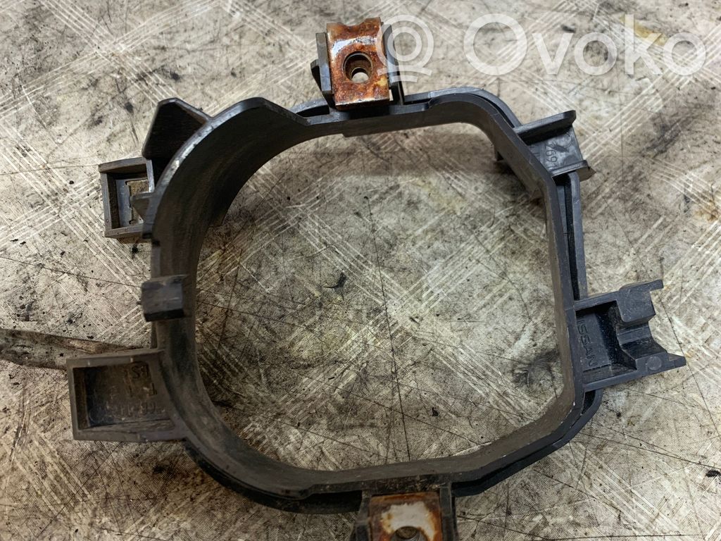 Nissan Navara D22 Priešrūkinio žibinto apdaila/ grotelės 