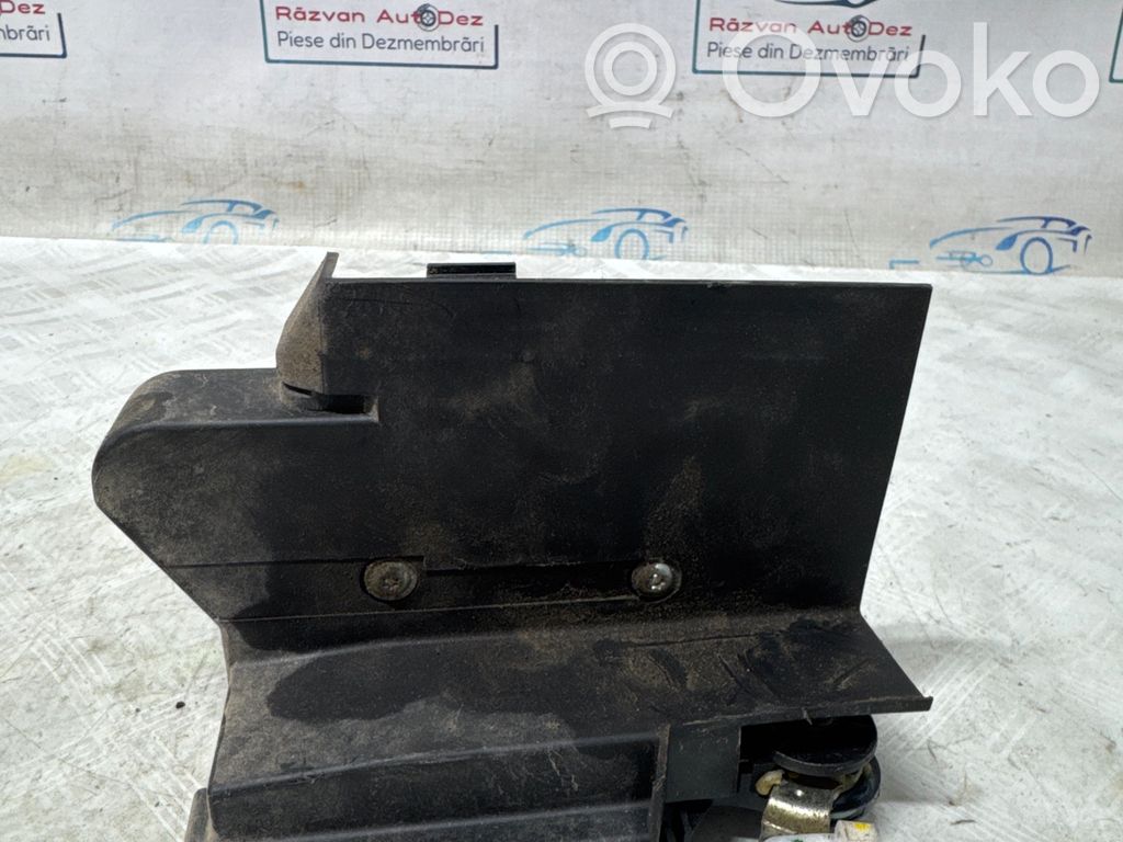 Dacia Duster Takaoven lukko 