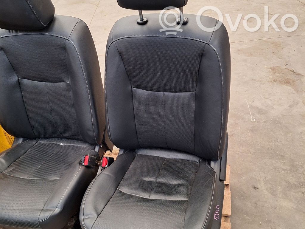 Nissan Pulsar Seat set 
