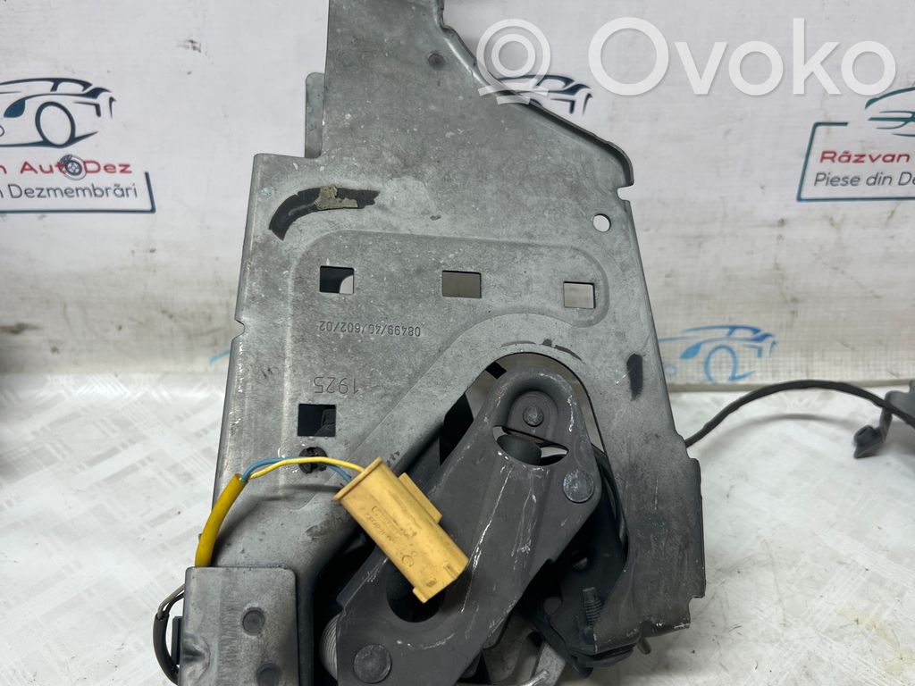 Engine bonnet/hood hinges