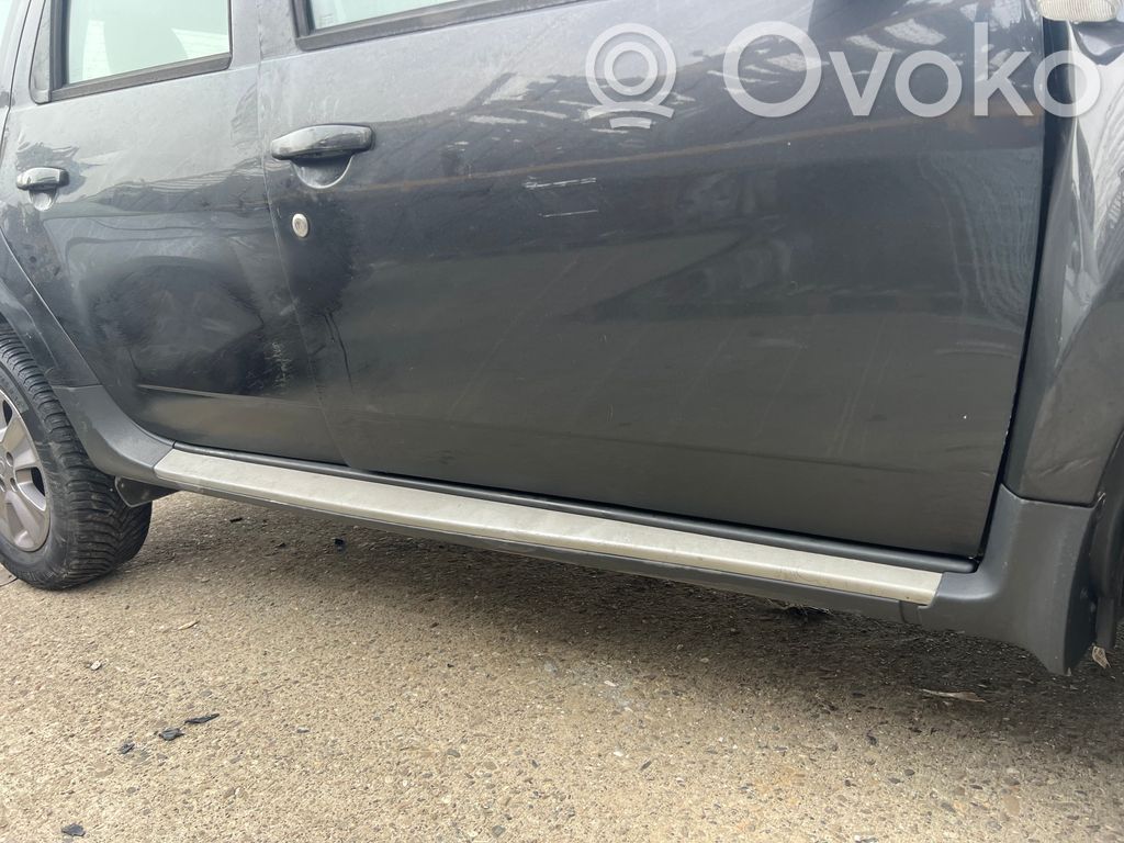 Front sill (body part)