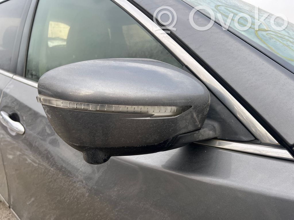 Nissan X-Trail T30 Oglindă electrică ușă față 