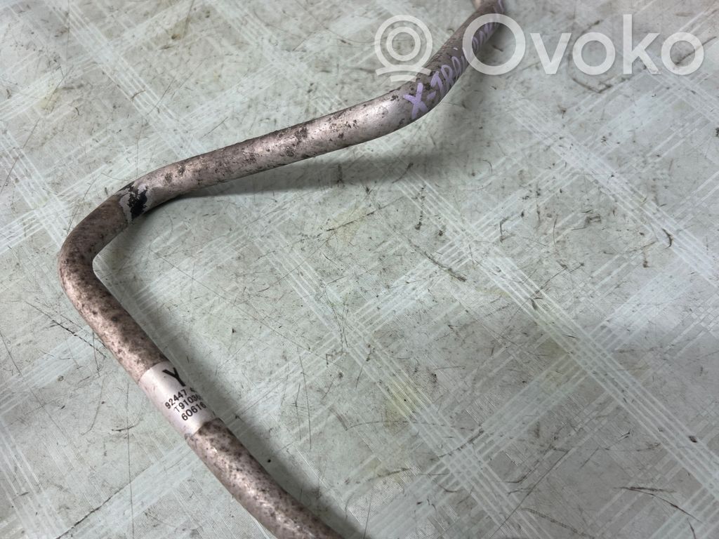 Nissan X-Trail T30 Air conditioning (A/C) pipe/hose 