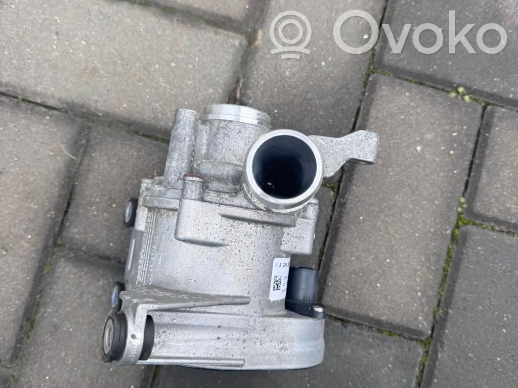 Mercedes-Benz GLC C253 Pompe de circulation d'eau 