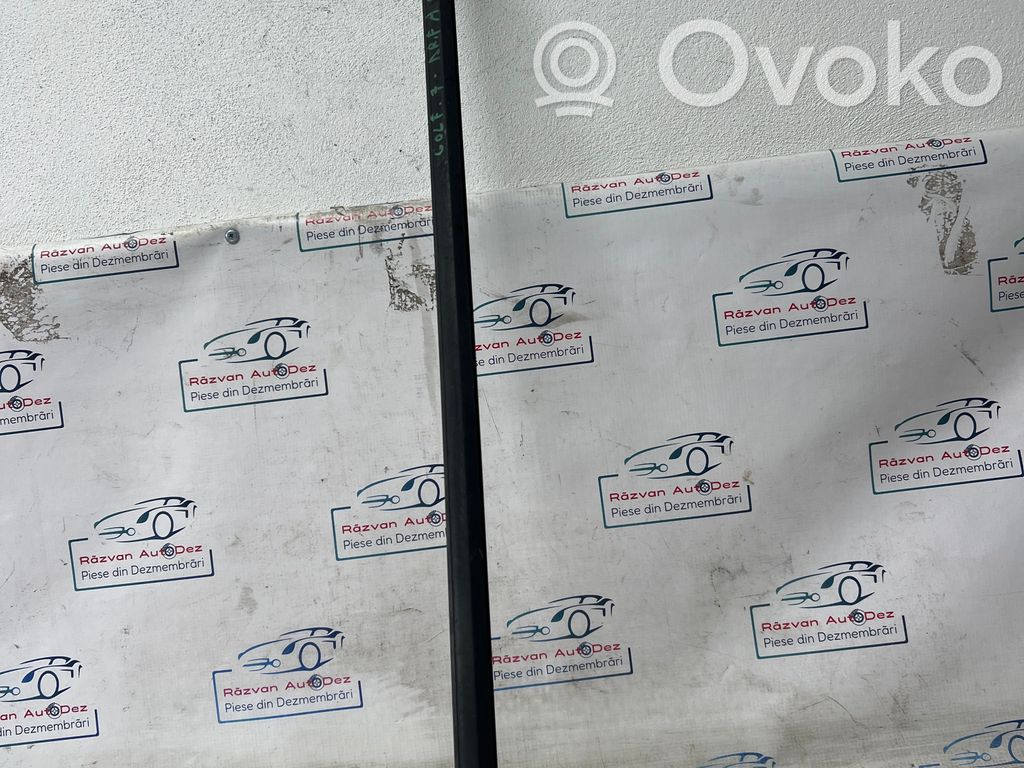 Volkswagen Golf VII Uszczelka szyby drzwi przednich 