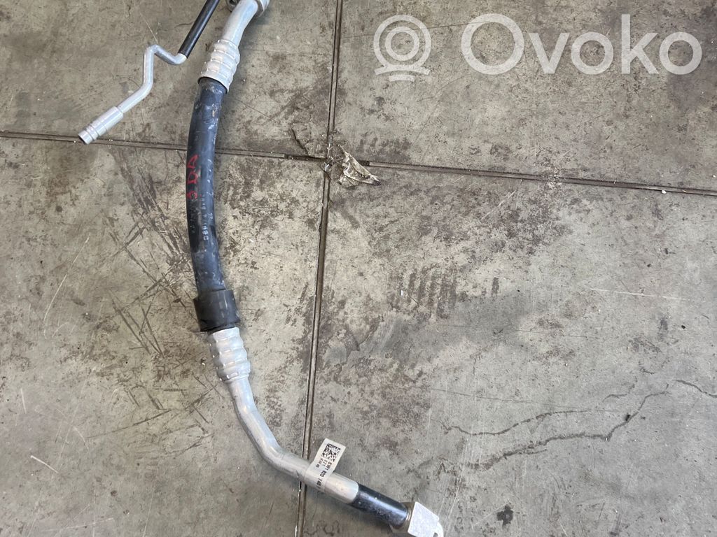 Ilmastointilaitteen putki (A/C)   8W1820740F,8W1820740F