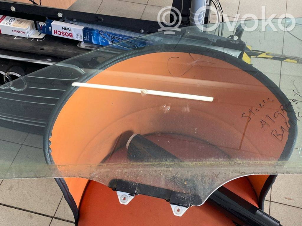 Honda CR-V Front windscreen/windshield window 