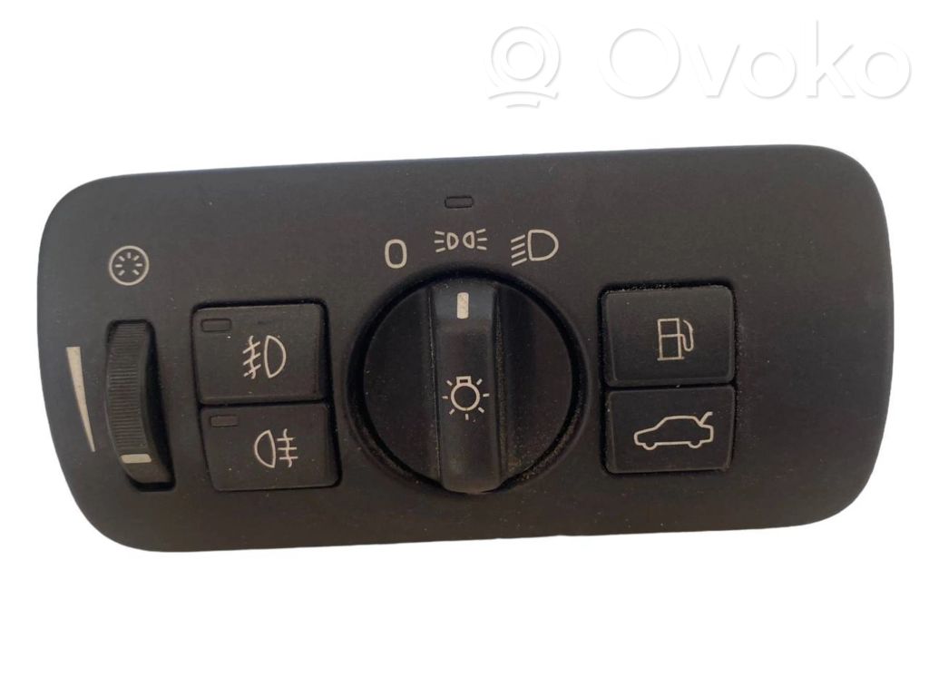 Light switch   30739414