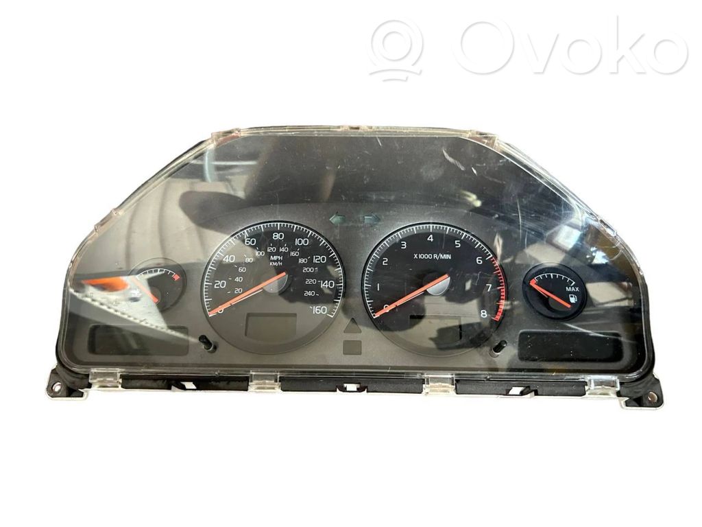 Volvo XC70 Speedometer (instrument cluster) 