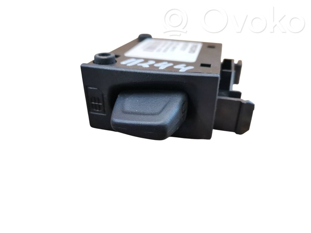 Volvo V50 GPS navigation control unit/module 