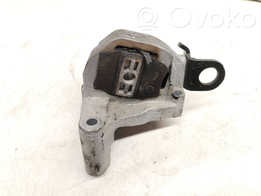 Volvo V70 Engine mount bracket 