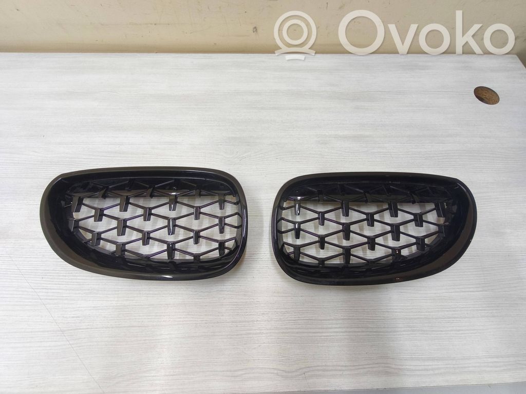 Front bumper upper radiator grill   51137027061,51137027062