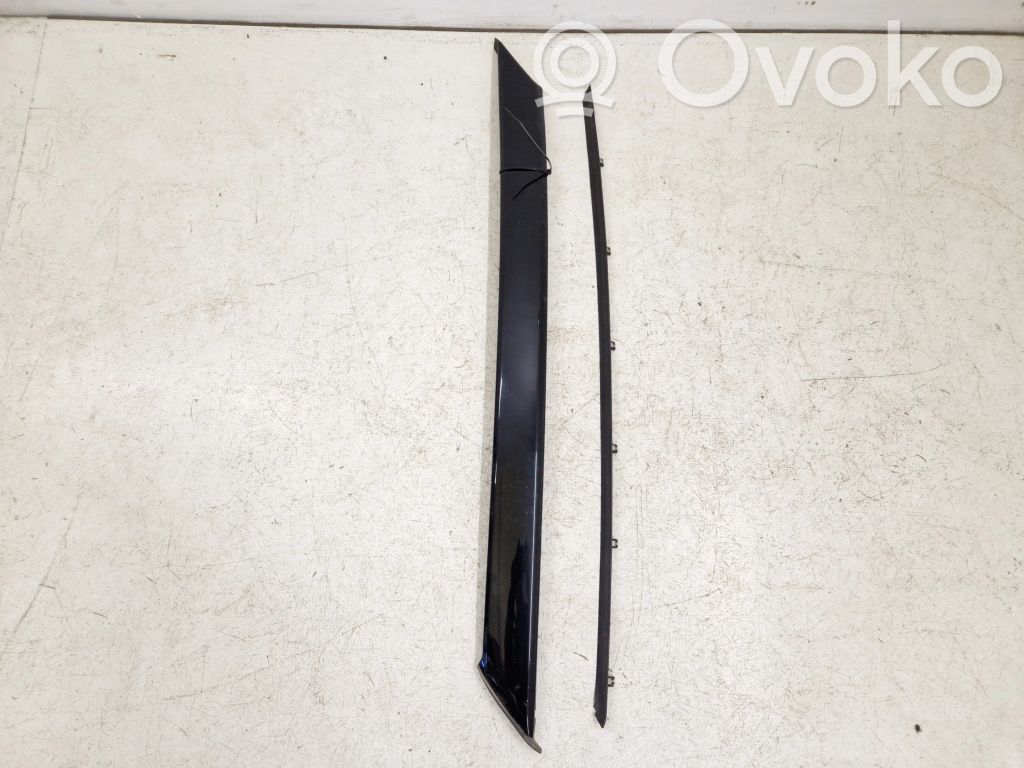 Ford Explorer VI Windshield trim 