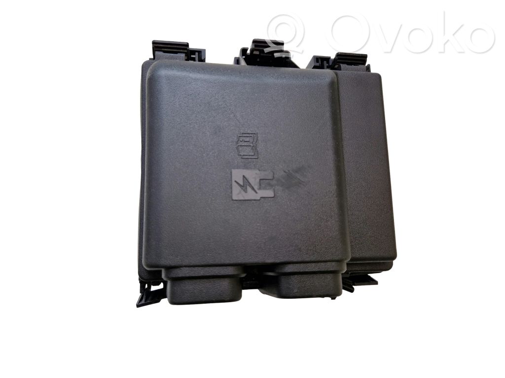 Ford Escape IV Juego de caja de fusibles 
