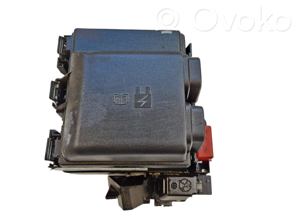Ramka / Moduł bezpieczników   NZ6T14D068,NZ6T14D068MBC,14F000FZ44,J4CPG,LX6T14A094,LX6T14A094JD