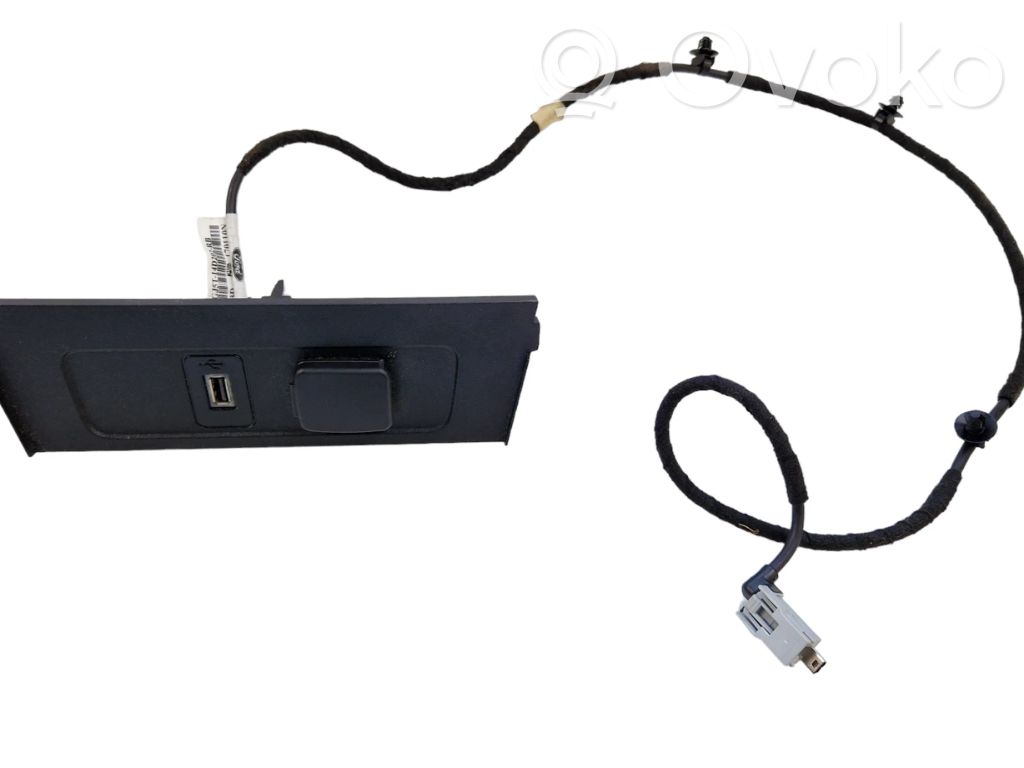 Ford Escape III Enchufe conector USB 