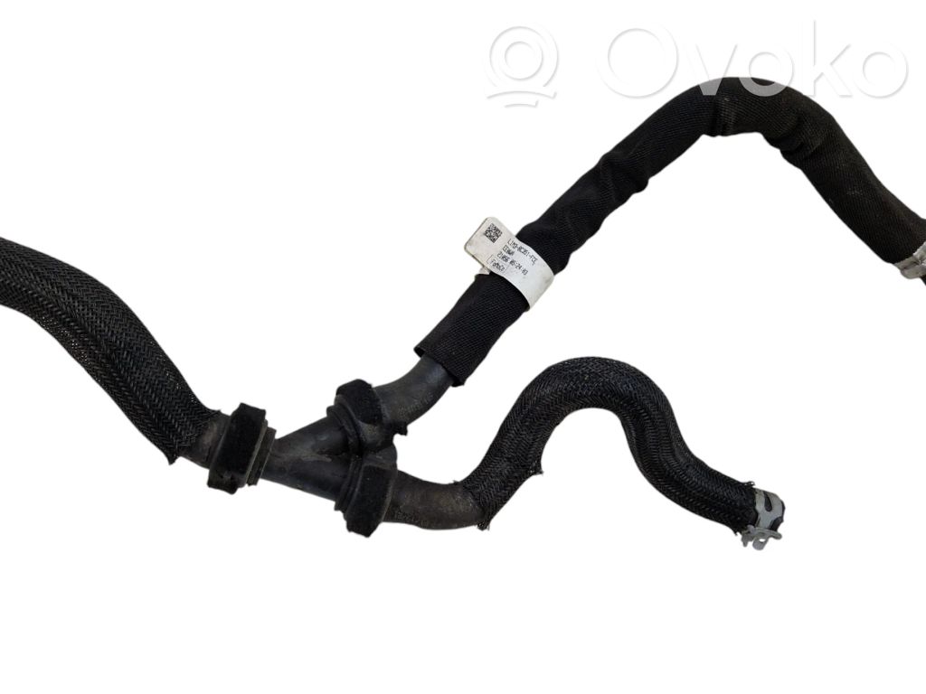 Ford Explorer VI Engine coolant pipe/hose 