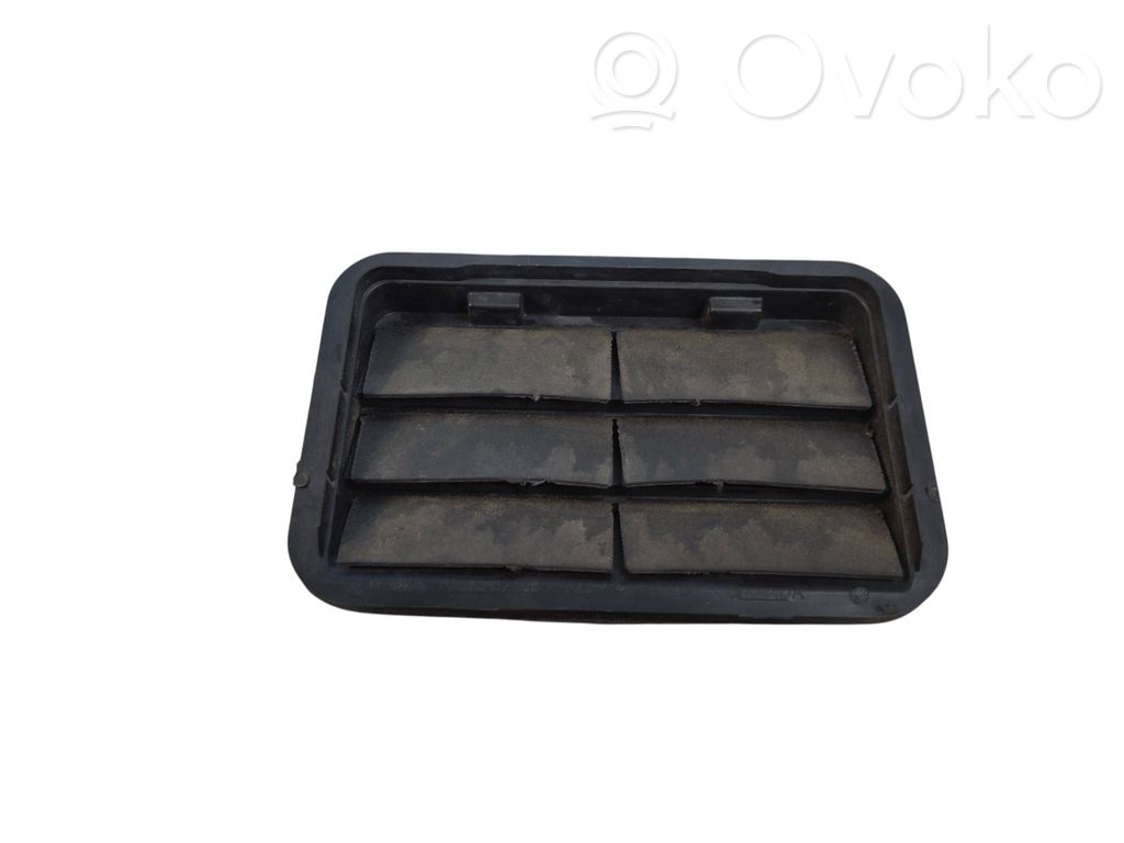 Ford Fusion II Kratka wentylacyjna pod zderzakiem tylnym 
