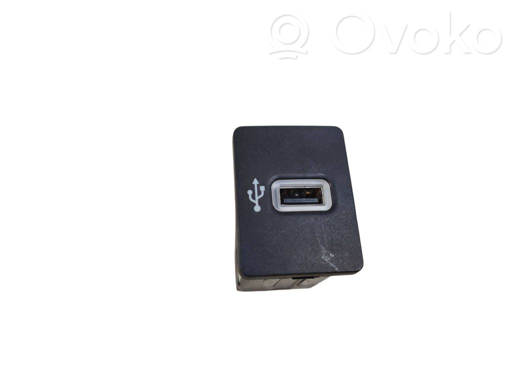 Ford Escape III USB socket connector 