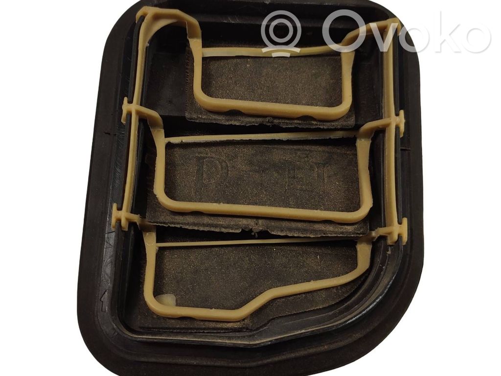 Kratka wentylacyjna pod zderzakiem tylnym   FT4BR278C26,FT4BR278C26AD,W409D
