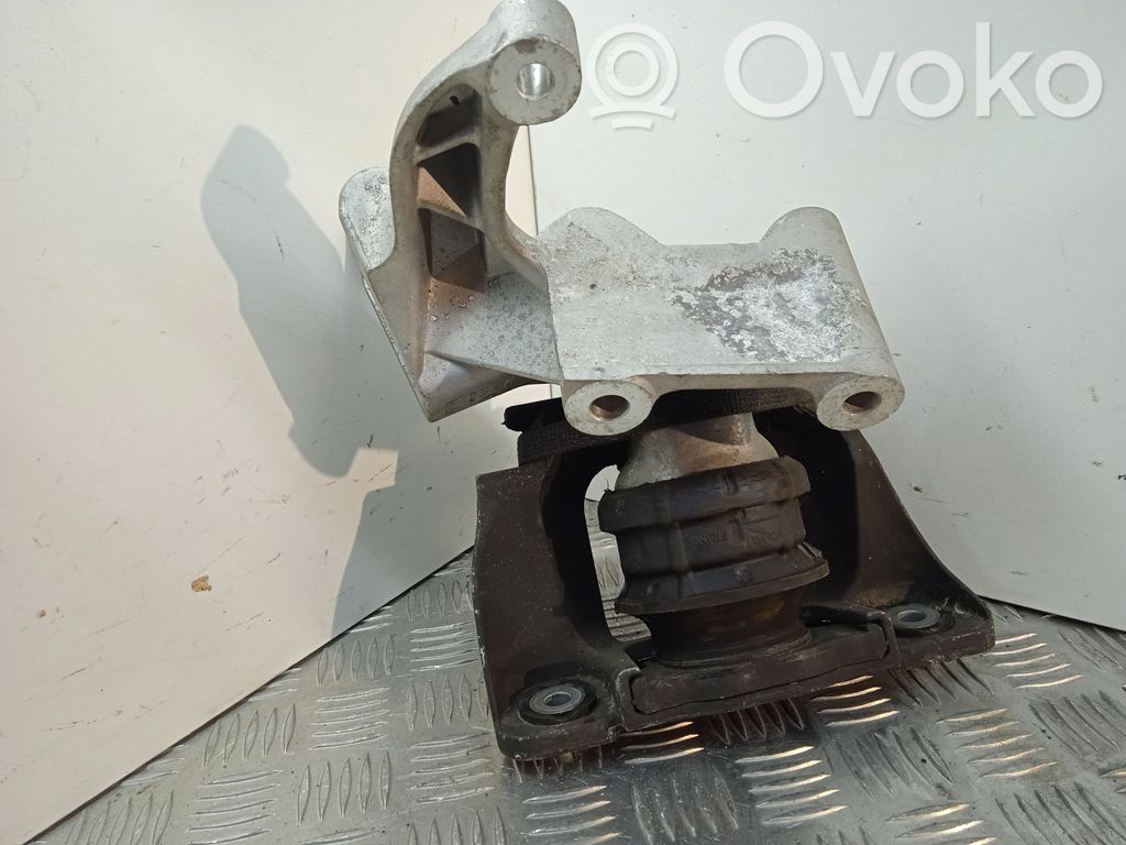 Volvo XC90 Gearbox mounting bracket 