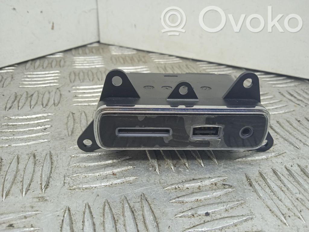 Jeep Grand Cherokee USB socket connector 