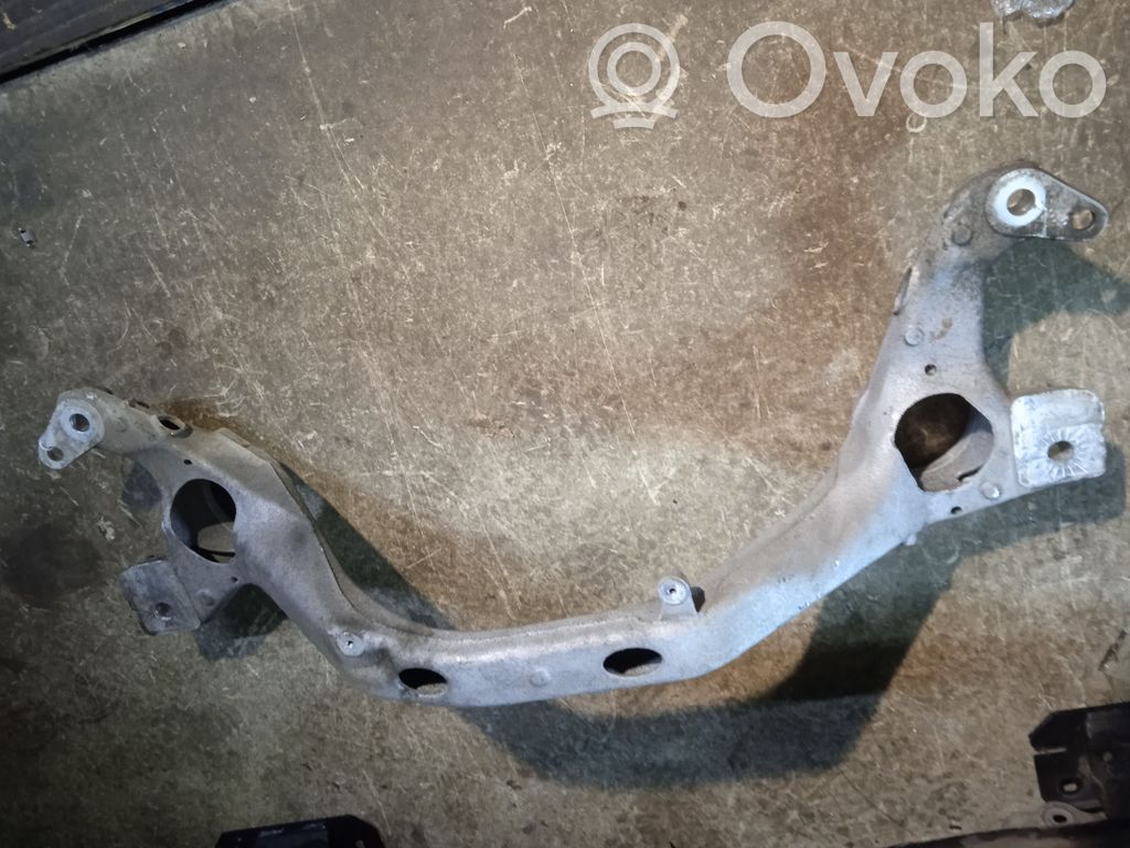 Volkswagen Touareg II Engine mounting bracket 