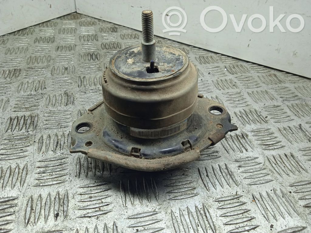 Jeep Grand Cherokee Engine mount bracket 