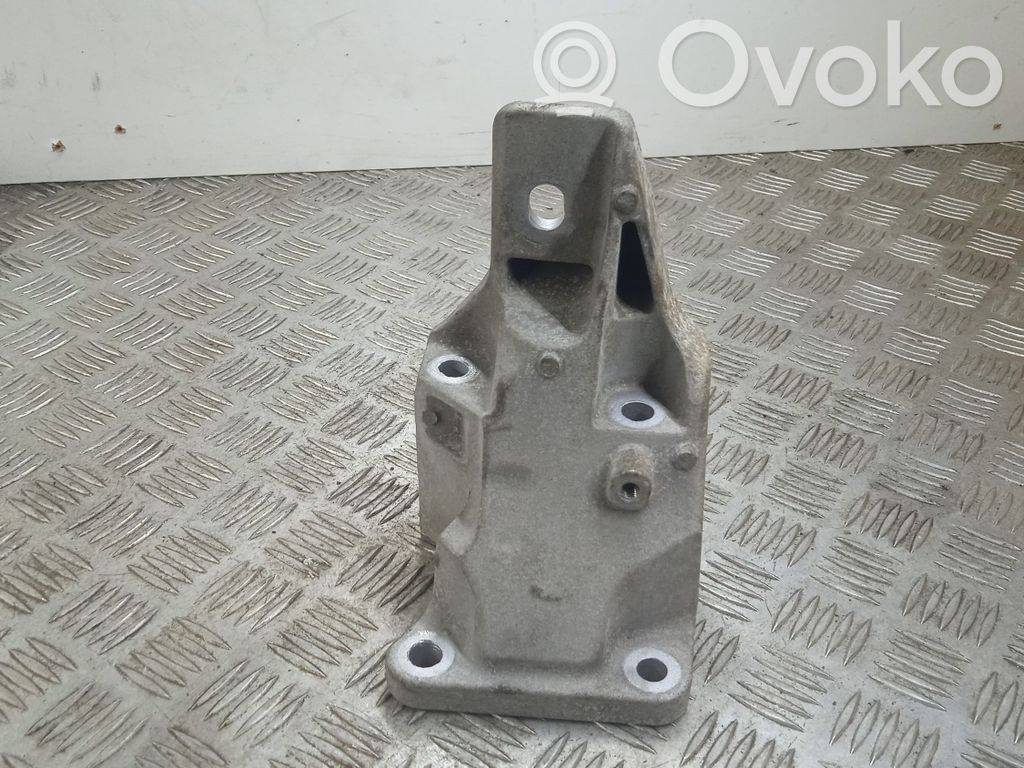 Land Rover Range Rover Sport L494 Engine mounting bracket 