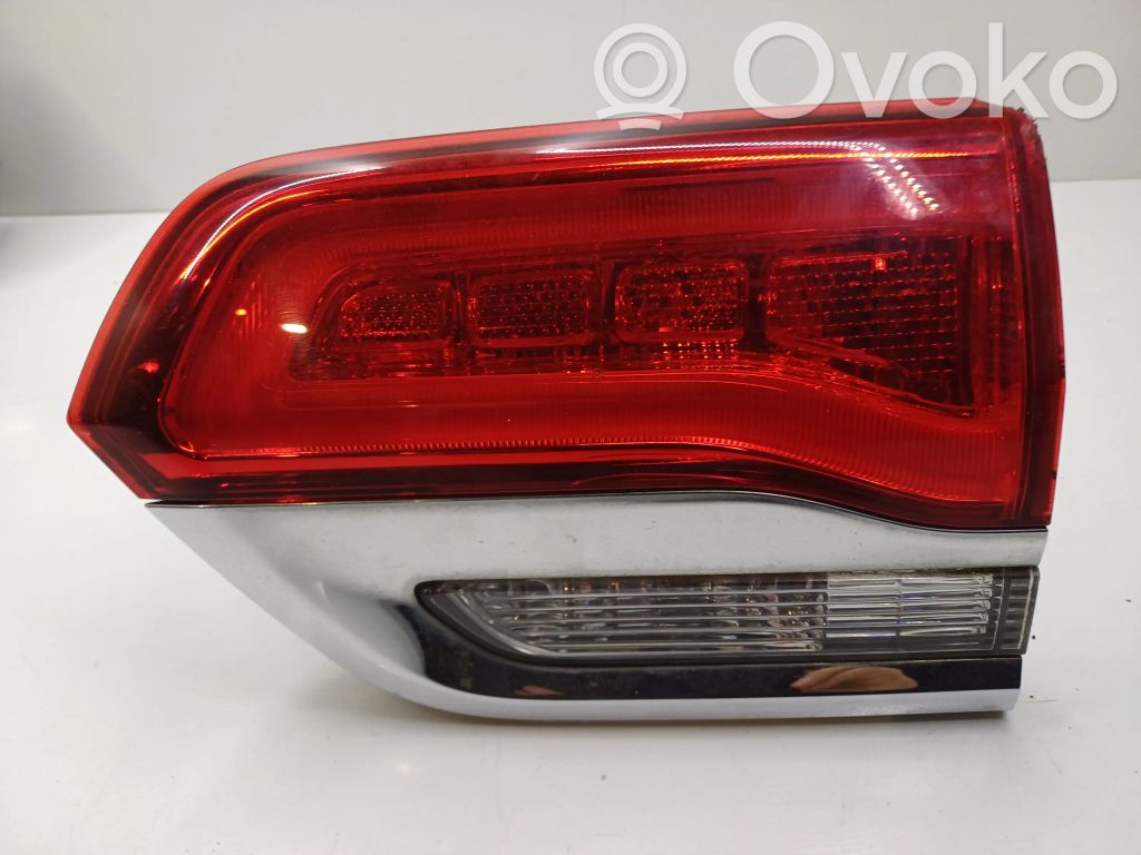 Jeep Grand Cherokee Lampy tylnej klapy bagażnika 