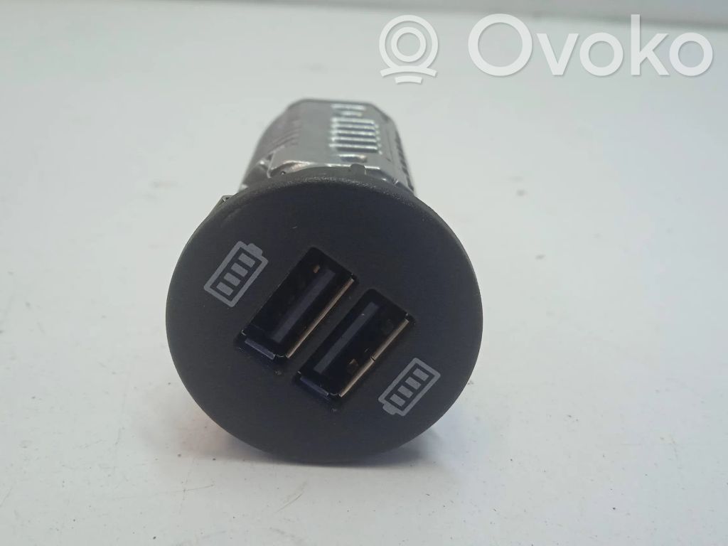 Porsche Macan (95B) Enchufe conector USB 