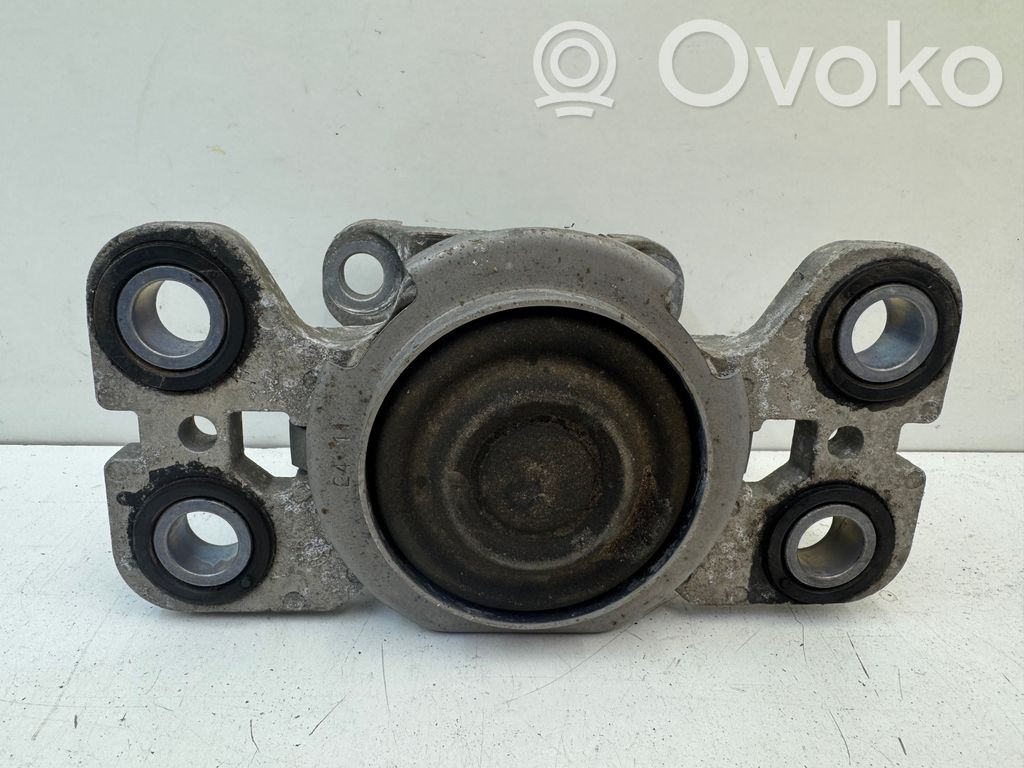 Volvo V60 Engine mount bracket 