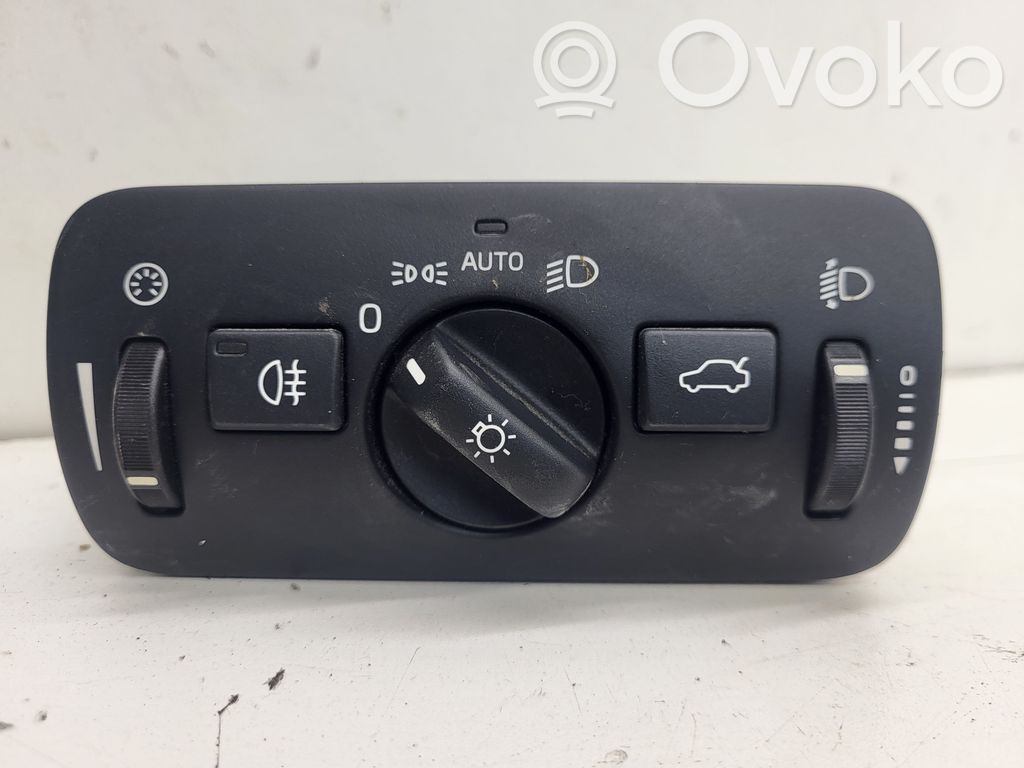 Light switch   30739425