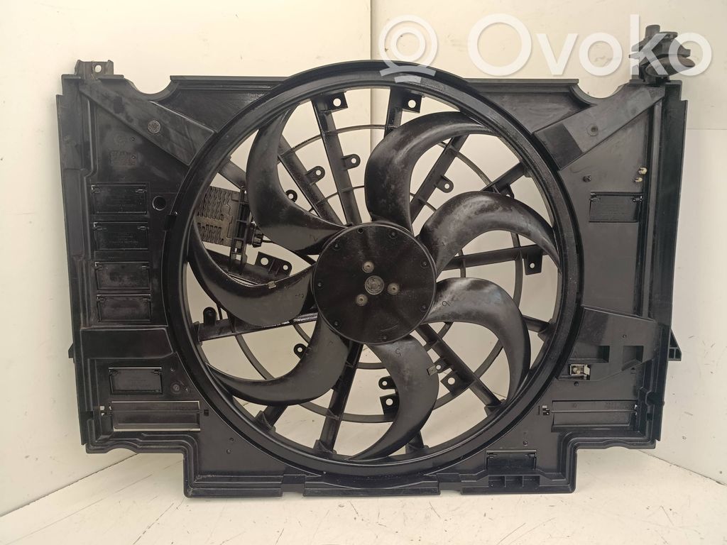 Jaguar XE Elektrinis radiatorių ventiliatorius 