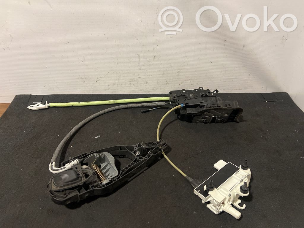 BMW 7 G11 G12 Zamek drzwi tylnych 