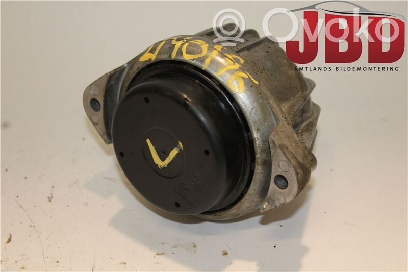 Engine mount bracket   22116768853