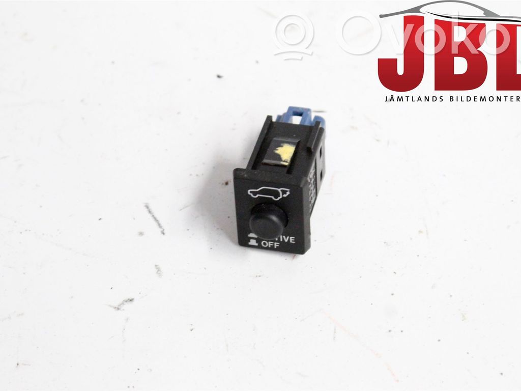 Tailgate/boot open switch button   8616A009