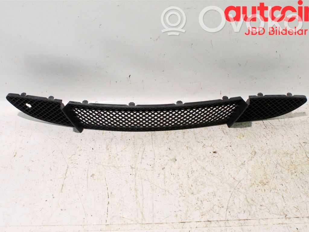 BMW 1 E81 E87 Grille inférieure de pare-chocs avant 