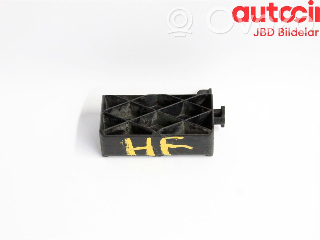 Volvo V70 Radiator support slam panel bracket 