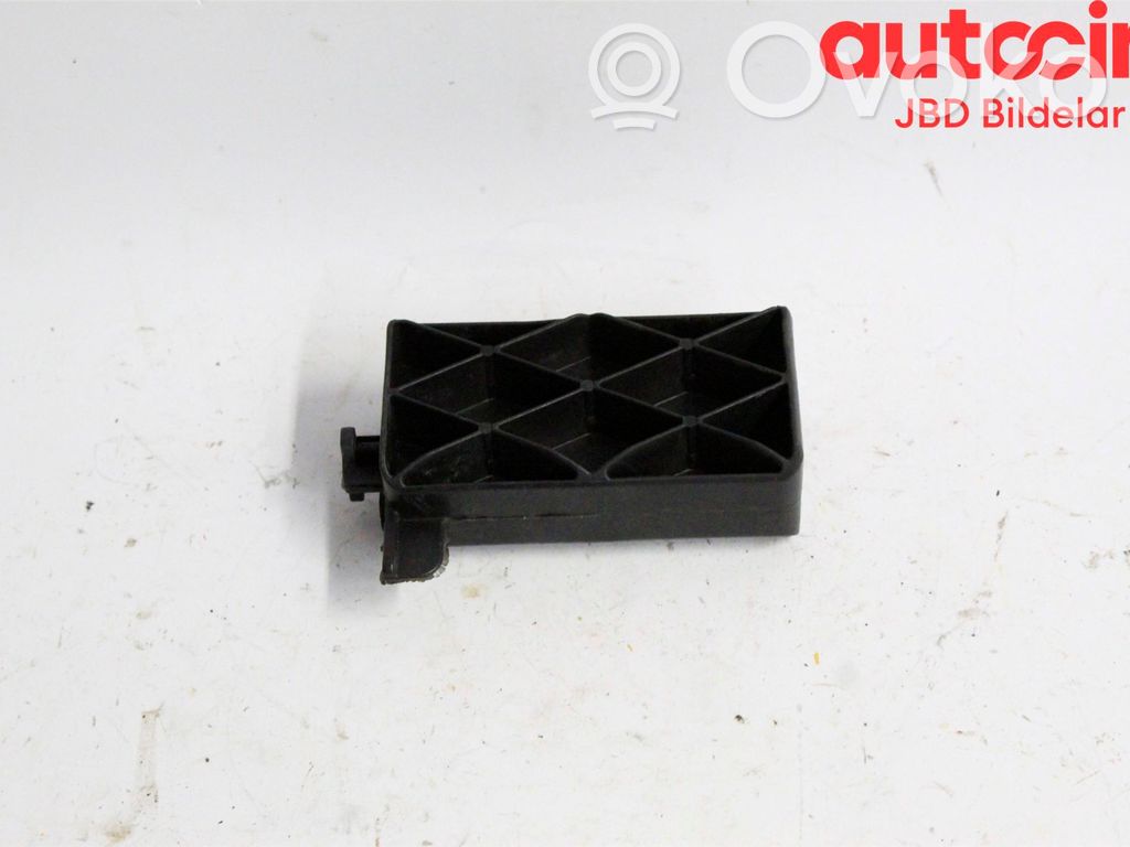 Radiator support slam panel bracket   31368196