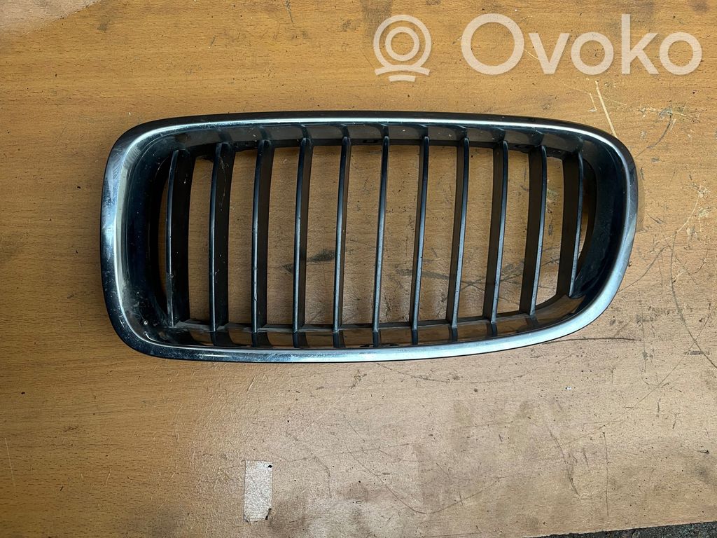 BMW 3 F30 F35 F31 Etupuskurin ylempi jäähdytinsäleikkö 