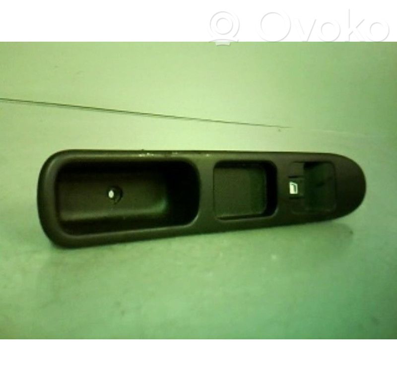 Peugeot 307 Electric window control switch 