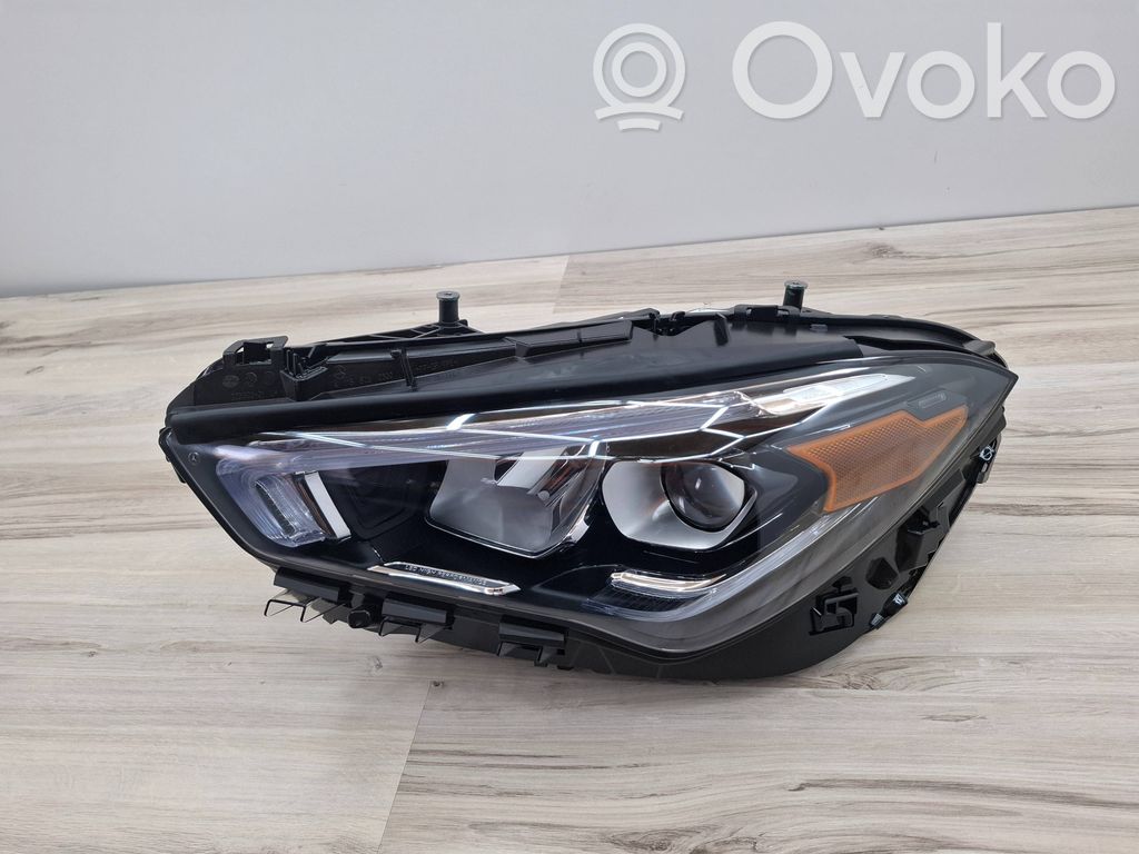 Mercedes-Benz CLA C118 X118 Lampa przednia 