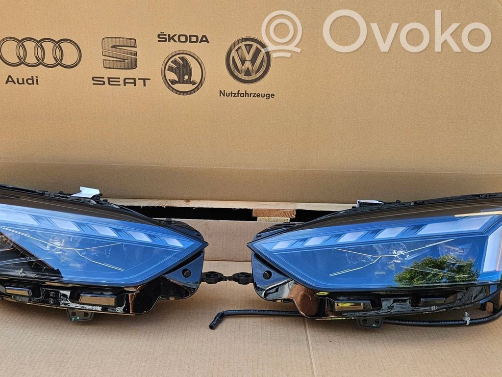 Audi RS5 Lampa przednia 
